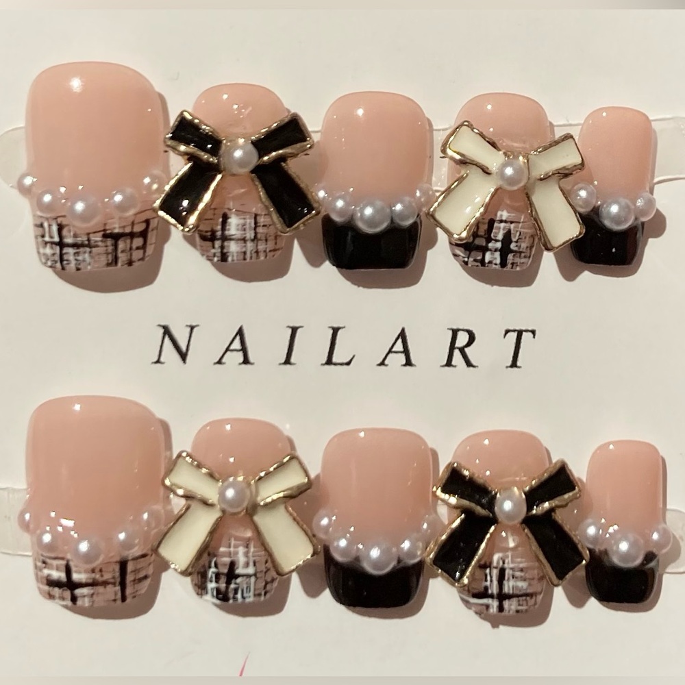 [M] 🎀 10Pcs Handmade Wearable Press on Nails Short Luxury Designer Tweed French